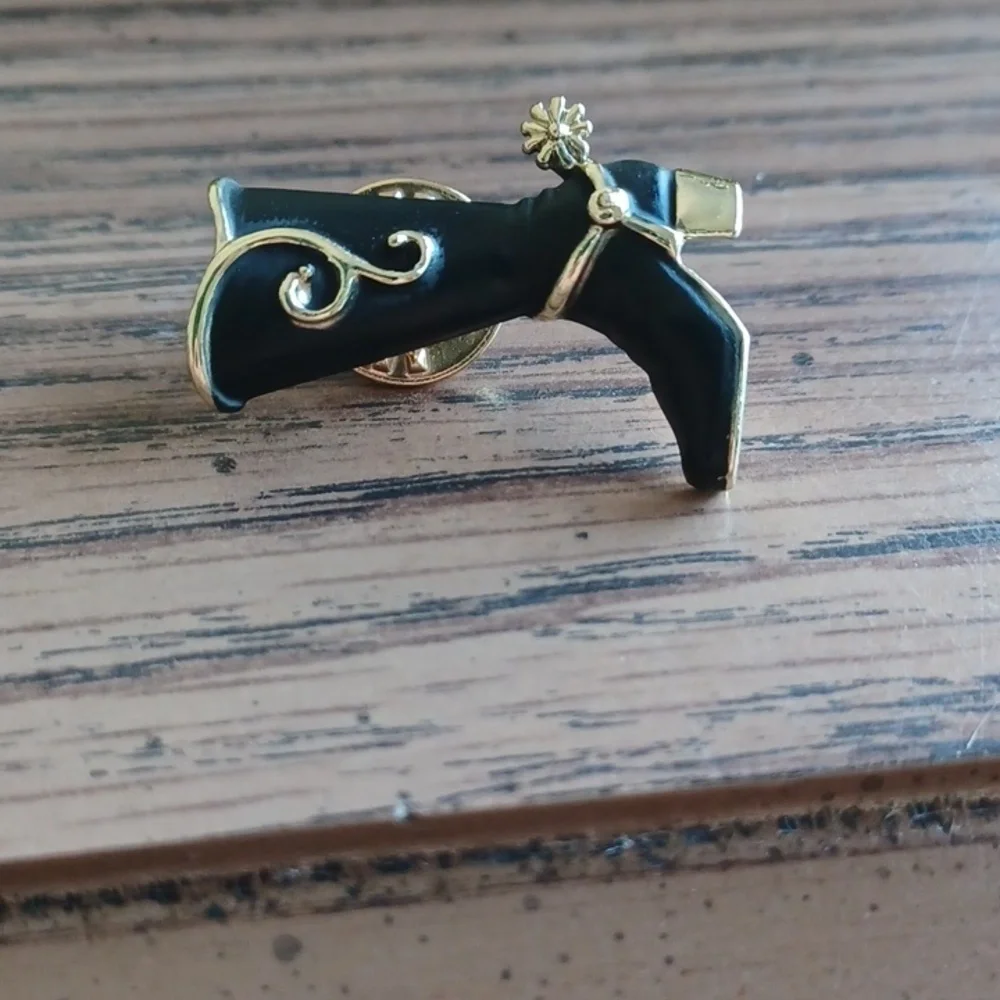 Vintage Ballou Reg'd signed Black & Gold boot pin